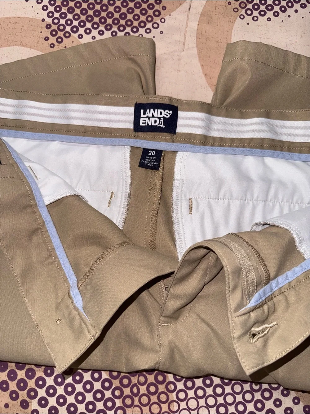 Lands' End Golf Men's Flat-Front Shorts in Khaki. Size 20 (32)
